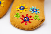 Load image into Gallery viewer, Mākoche High-Top Moccasins
